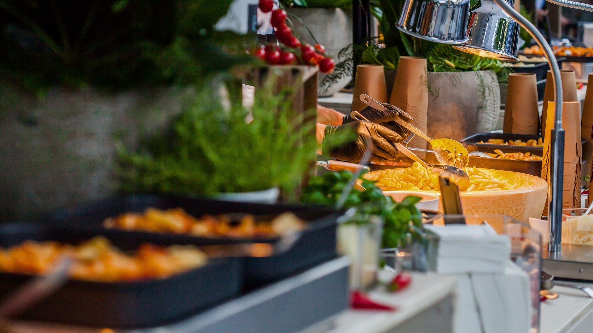 catering buffet pasta im parmesanlaib fps catering