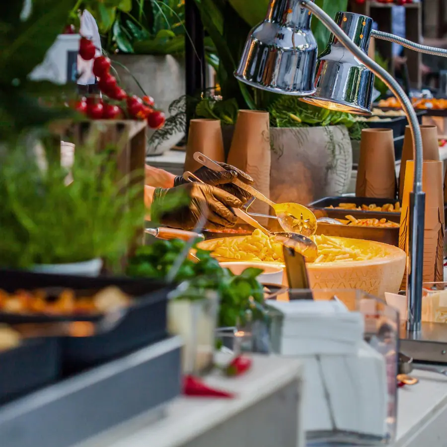 catering buffet pasta im parmesanlaib fps catering