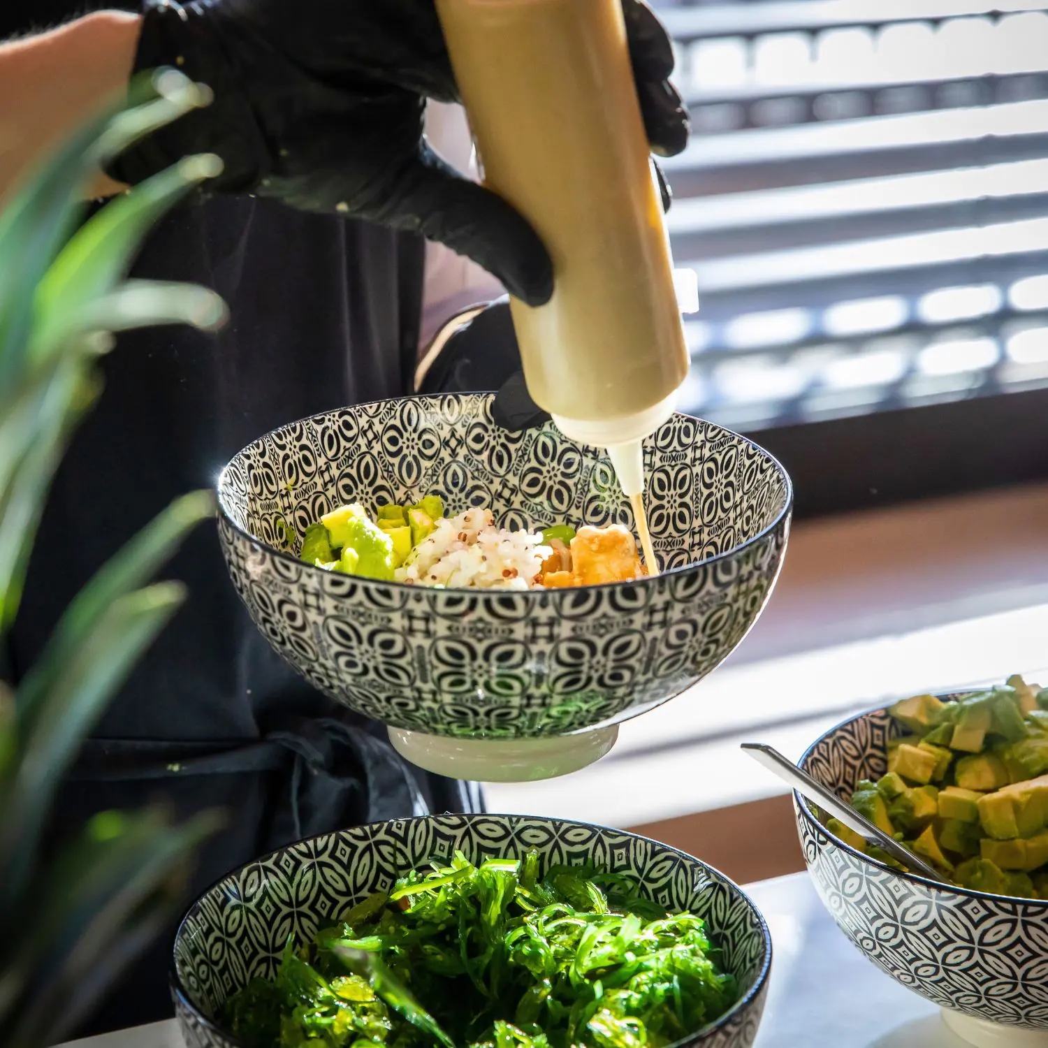poke bowl zubereitung live catering bowlbar firmenevent